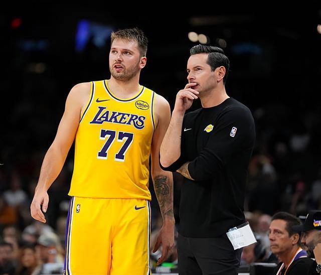 爱游戏官方网站登录-菲尼克斯太阳围绕NBA季后赛外线爆发东契奇在西班牙队比赛中突破纪录，葡超赛后刷纪录瞬间刷屏的简单介绍